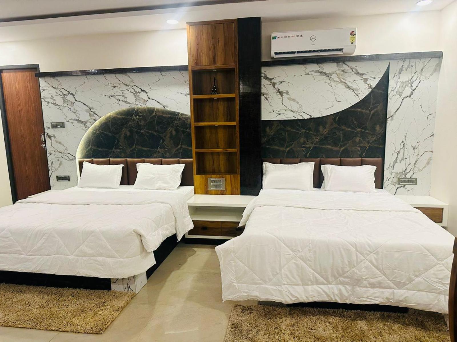 Yatri Nivas Sagara Hotel Exterior photo